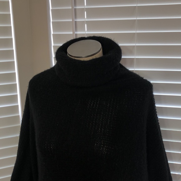 Turtle next poncho sweater - Picture 2 of 4